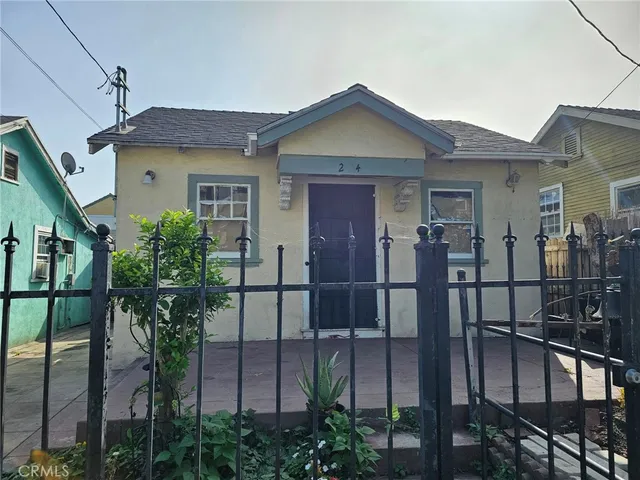 a view of a house with porch