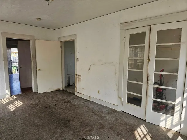an empty room with closet