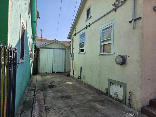 a house view with a outdoor space