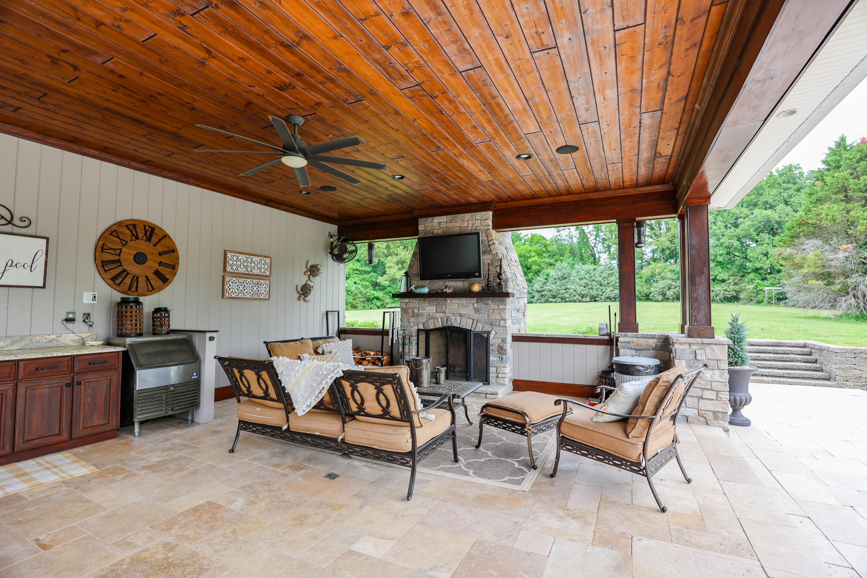 4001 Clinton Road Paducah, KY 42001 - Photo 10 of 56 Outdoor Entertaining