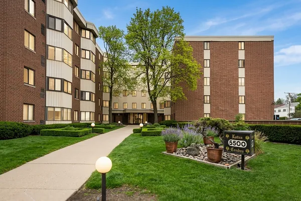 $265,000 | 5500 Lincoln Avenue, Unit 510E, Morton Grove, IL 60053