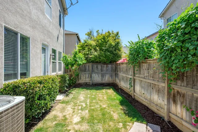 a view of a backyard with pathway