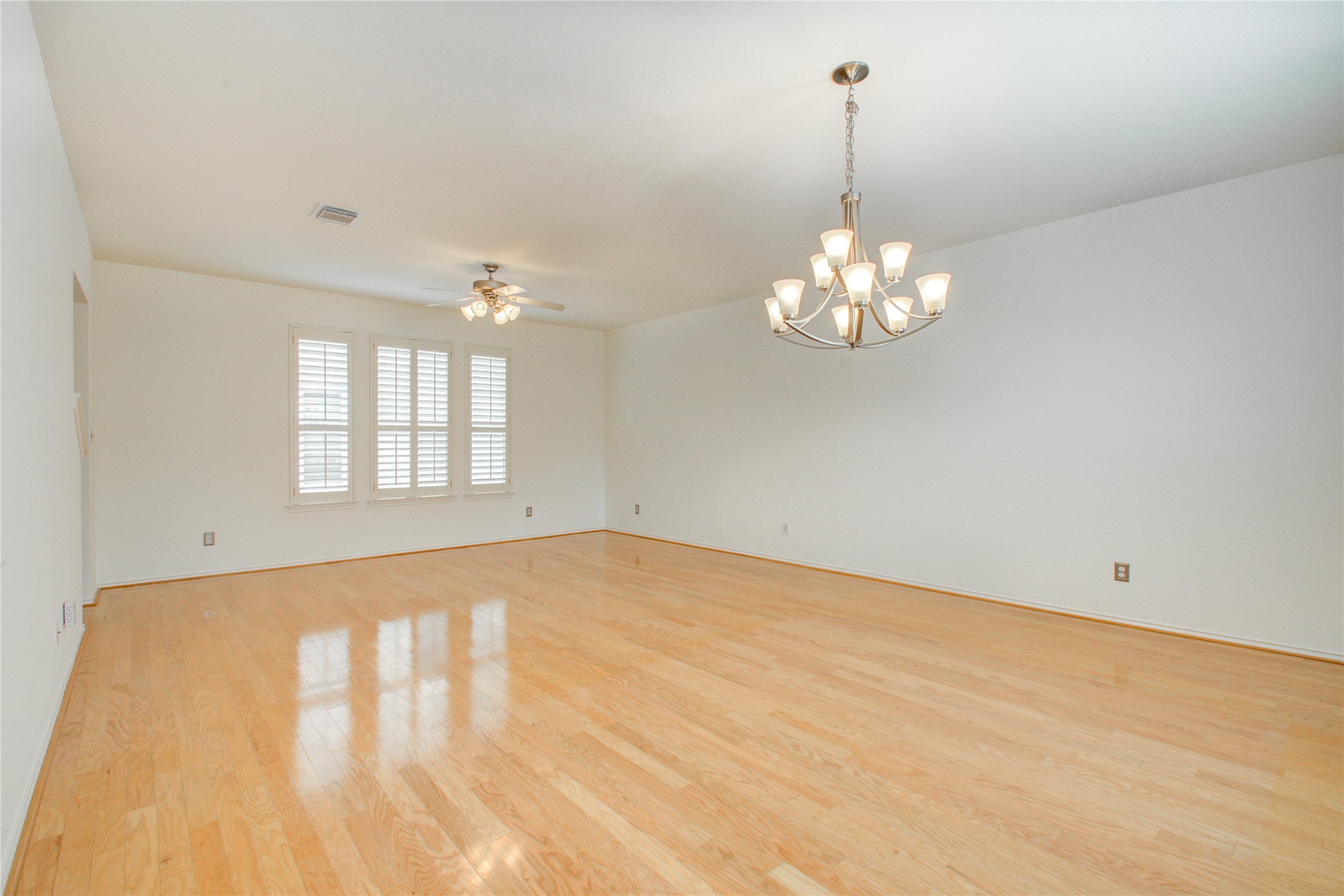 1016 Rochow Street Houston, TX 77019 - Photo 11 of 31 Gallery Image 11