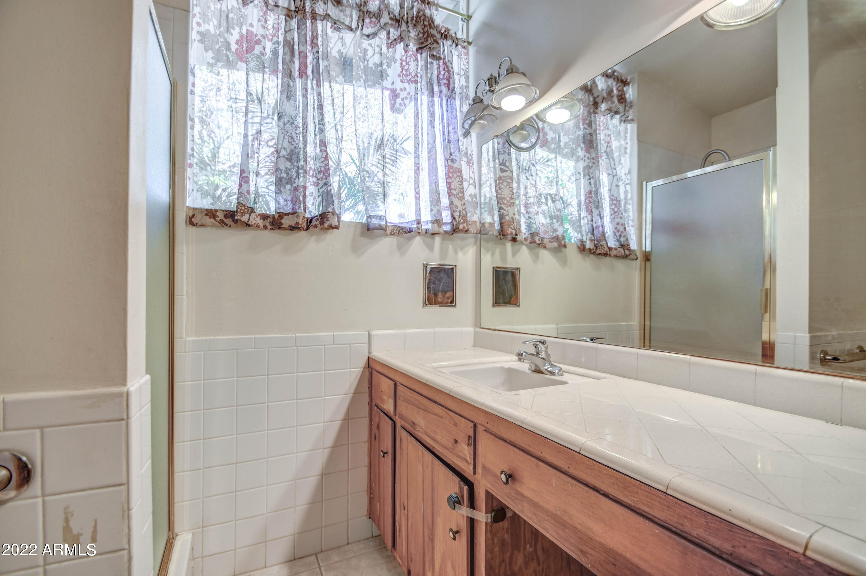 4115 East Coronado Road Phoenix, AZ 85008 - Photo 13 of 29 MASTER BATH