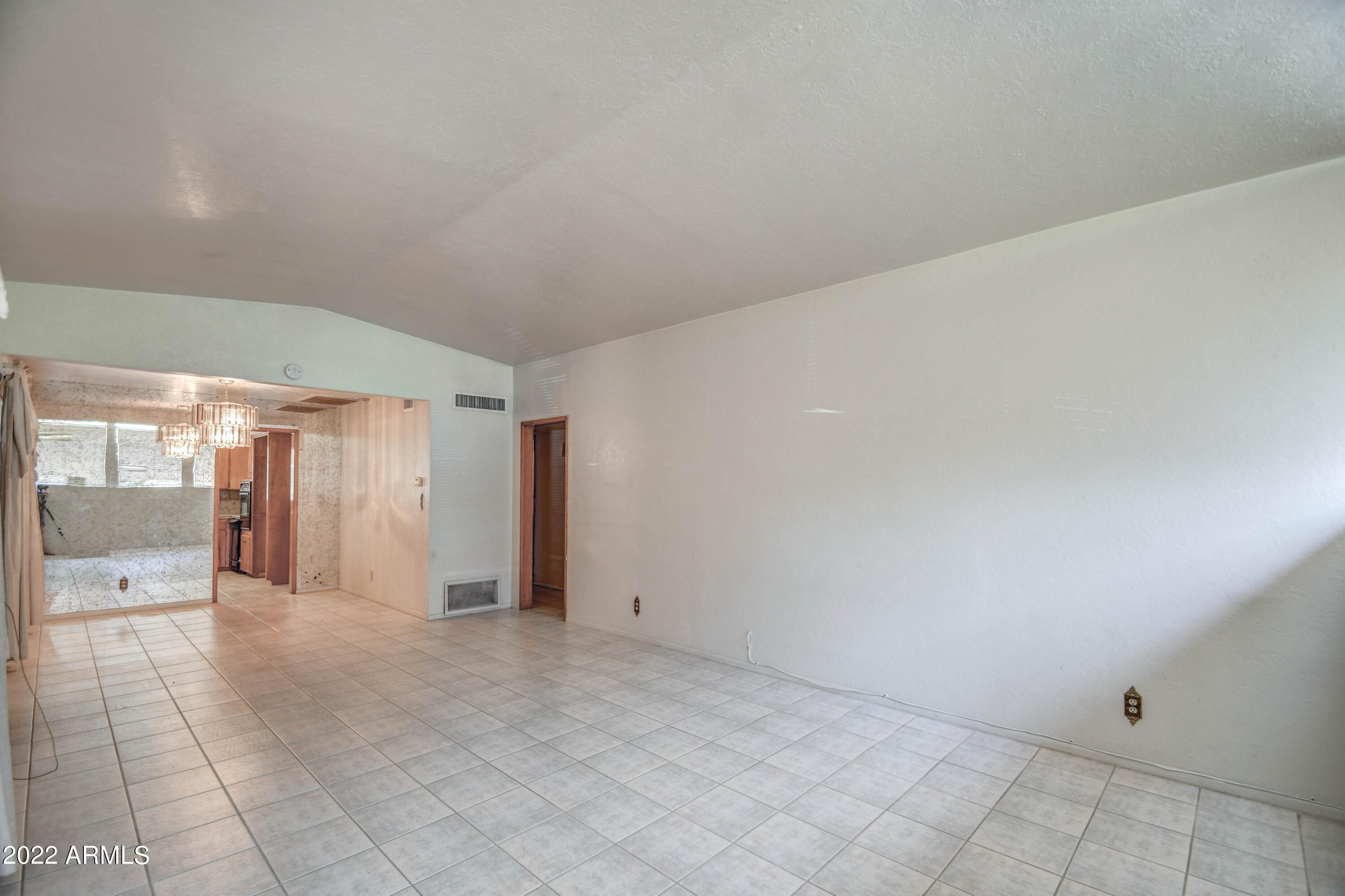 4115 East Coronado Road Phoenix, AZ 85008 - Photo 7 of 29 DINING/ LIVING