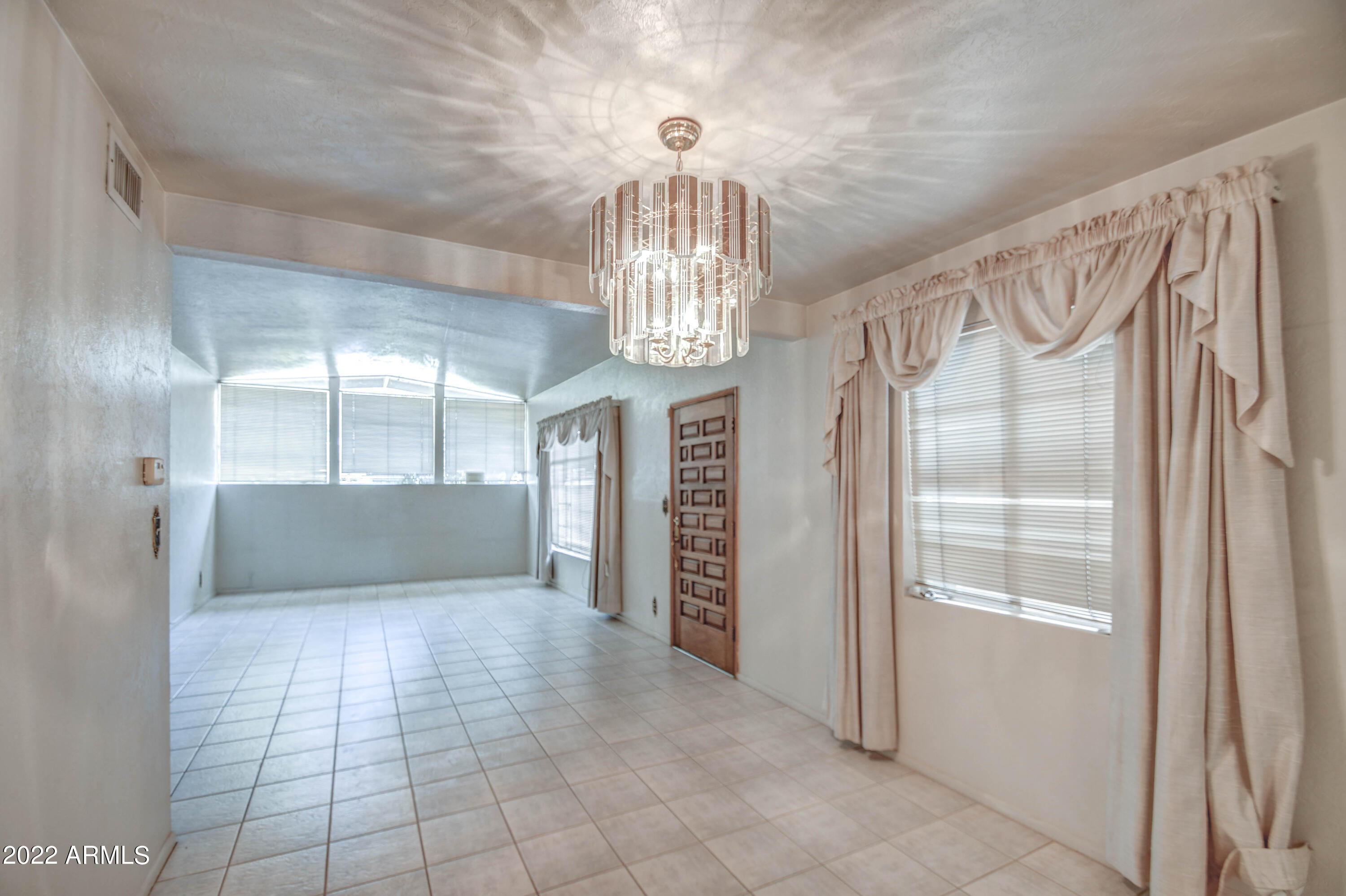 4115 East Coronado Road Phoenix, AZ 85008 - Photo 8 of 29 DINING/ LIVING