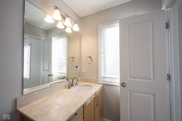 $2,499 | 515 East New York Street, Indianapolis, IN 46202