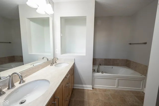 $2,499 | 515 East New York Street, Indianapolis, IN 46202