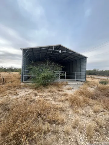 $950,000 | 87 Quinney Road, Carrizo Springs, TX 78834