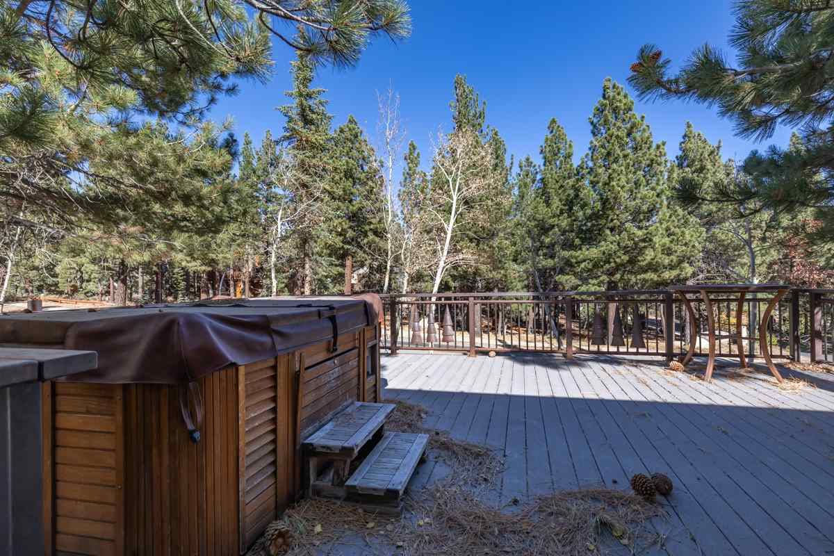 106 Ridge Way Mammoth Lakes, CA 93546 - Photo 11 of 30 Gallery Image 11