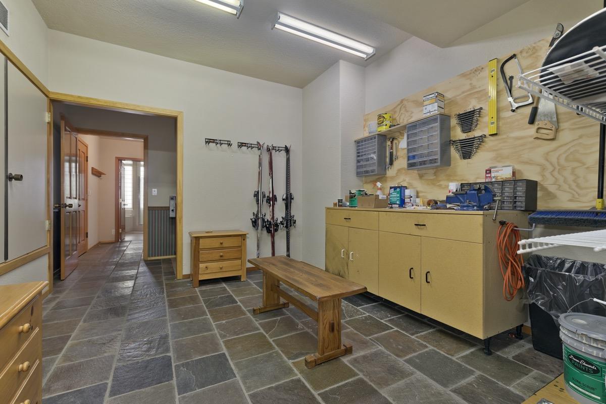 106 Ridge Way Mammoth Lakes, CA 93546 - Photo 16 of 30 Gallery Image 16