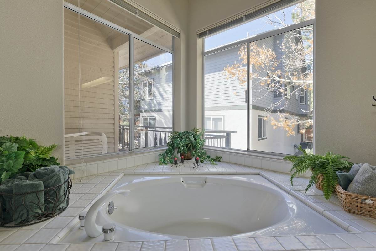 106 Ridge Way Mammoth Lakes, CA 93546 - Photo 21 of 30 Gallery Image 21