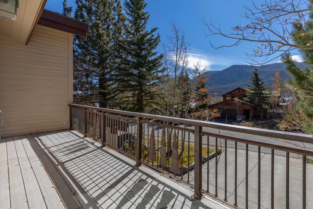 106 Ridge Way Mammoth Lakes, CA 93546 - Photo 4 of 30 Gallery Image 4