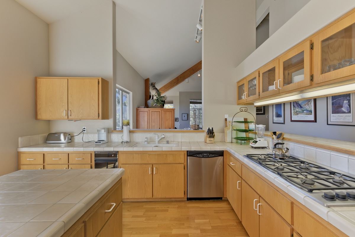 106 Ridge Way Mammoth Lakes, CA 93546 - Photo 5 of 30 Gallery Image 5
