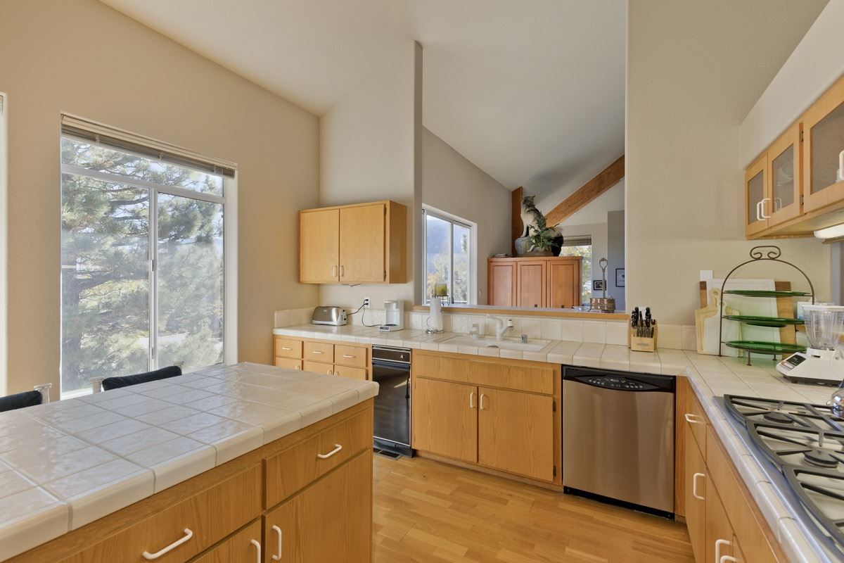 106 Ridge Way Mammoth Lakes, CA 93546 - Photo 6 of 30 Gallery Image 6