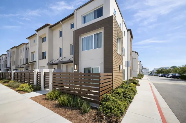 $4,140 | 14043 Royalton Lane, Unit 4, Gardena, CA 90247