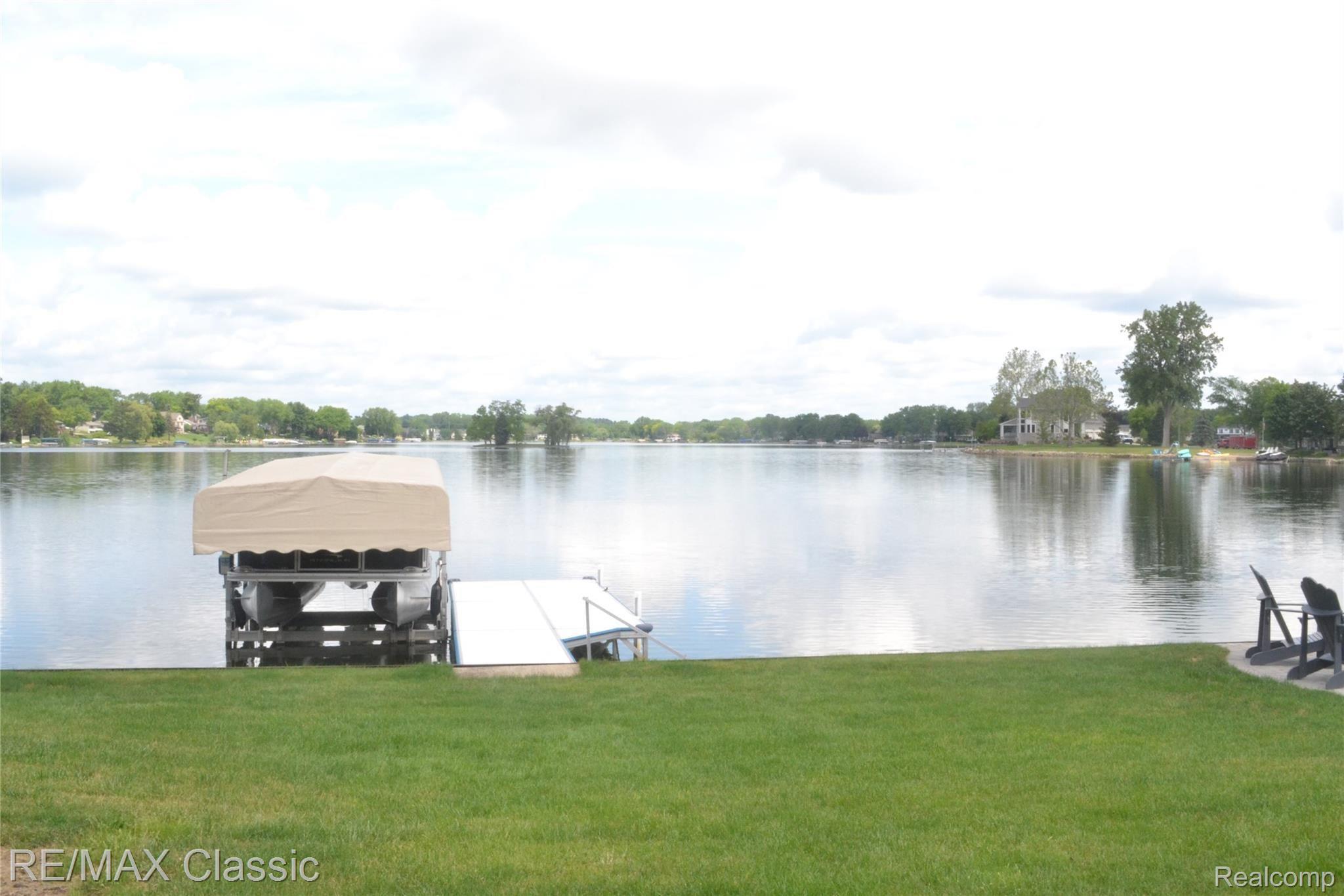 3872 Sleeth Road Commerce Township, MI 48382 - Photo 11 of 51 024.JPG