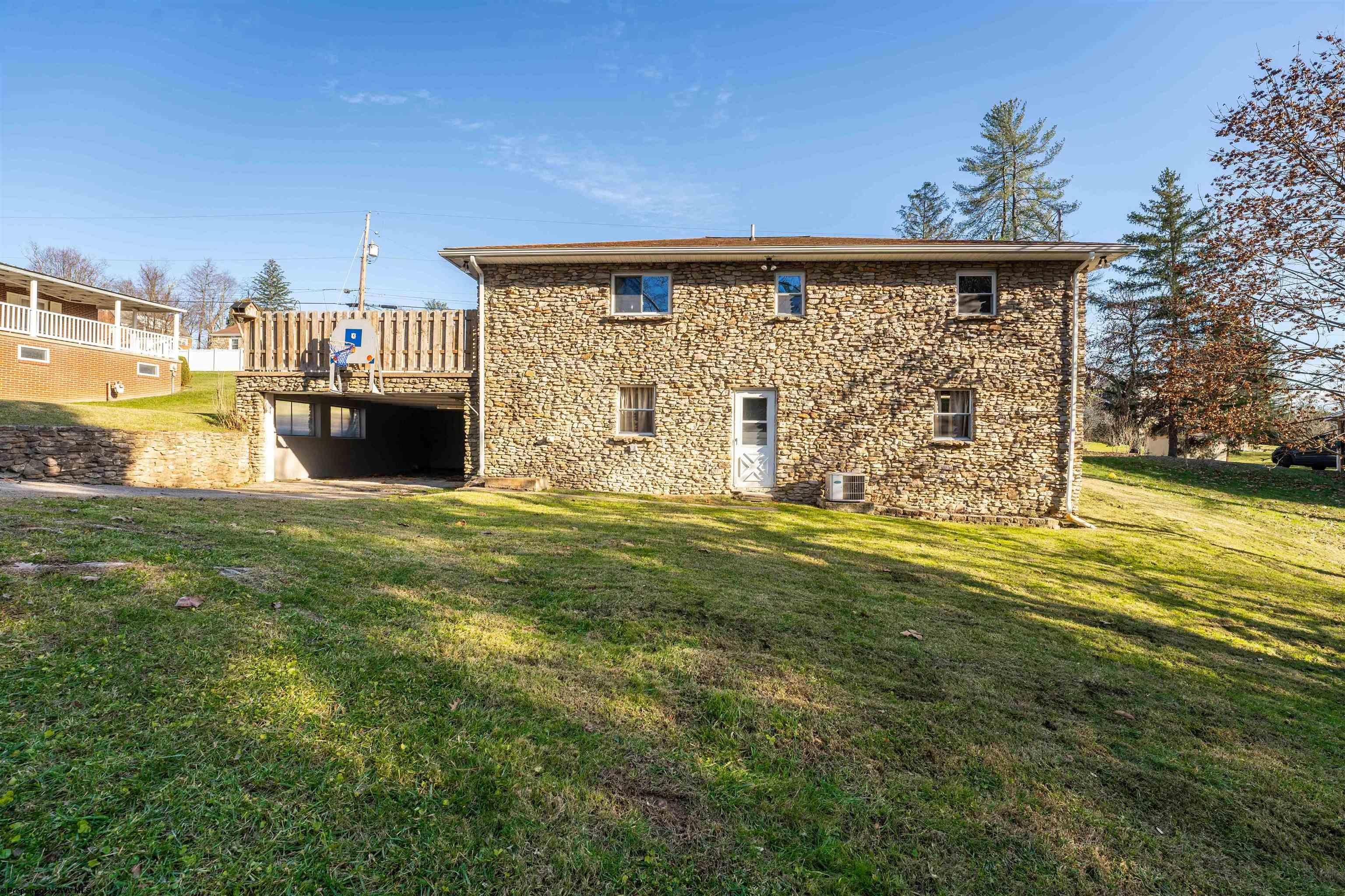 115 Hallhurst Road Fairmont, WV 26554 - Photo 5 of 37 Gallery Image 5