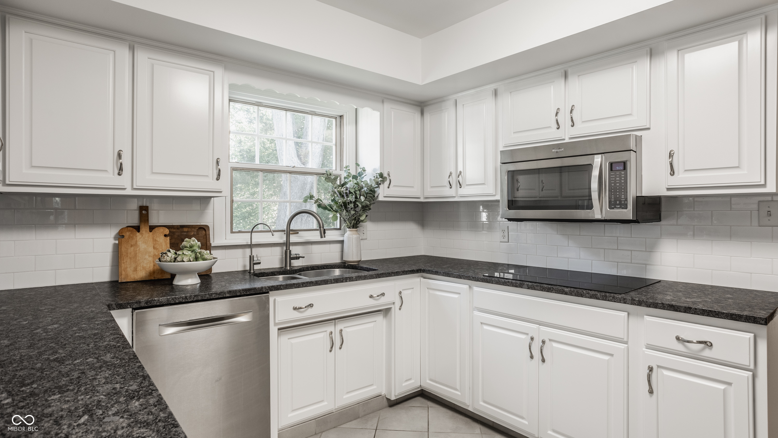 1210 Chessington Road Indianapolis, IN 46260 - Photo 12 of 42 Gallery Image 12