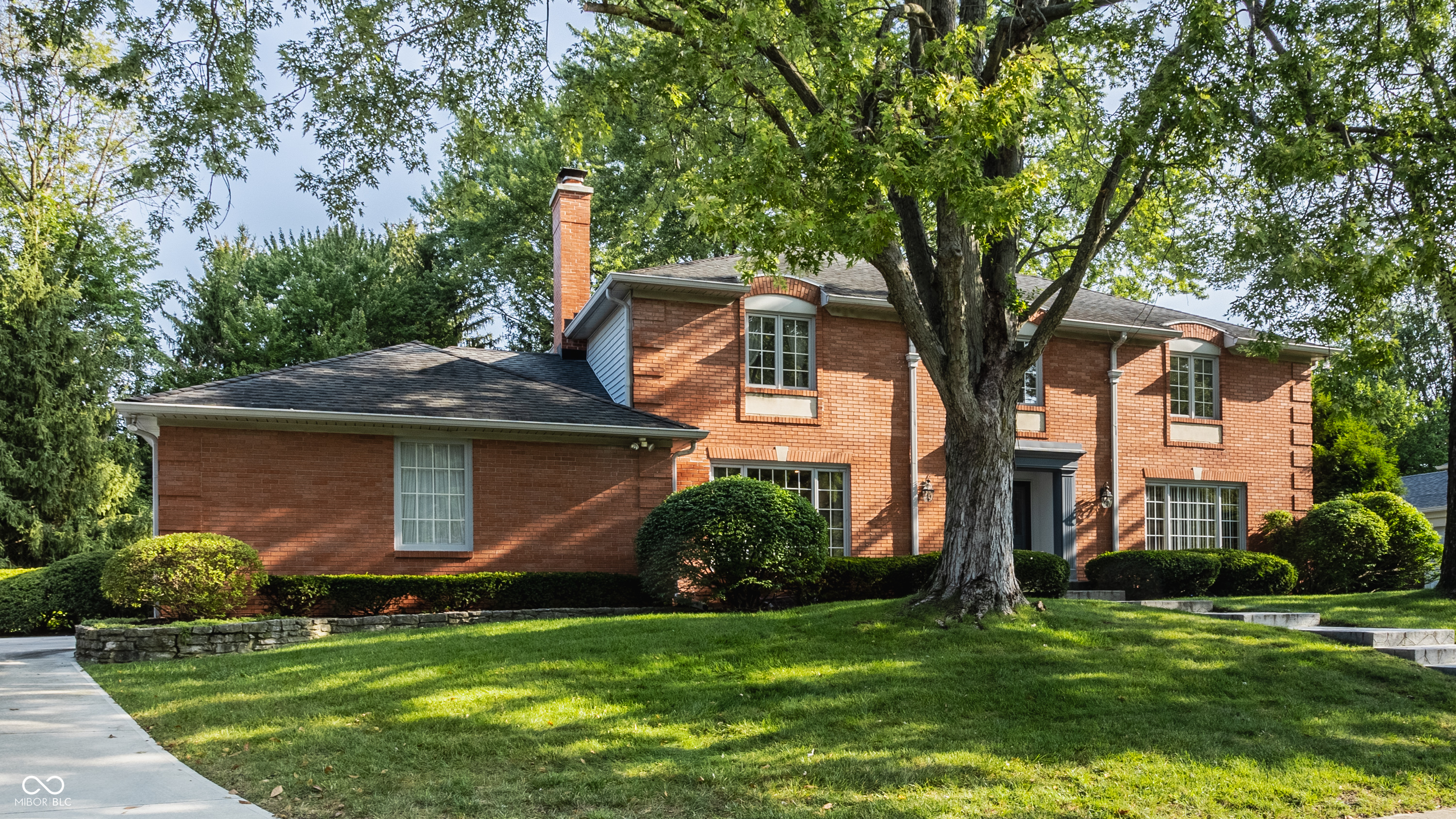 1210 Chessington Road Indianapolis, IN 46260 - Photo 3 of 42 Gallery Image 3