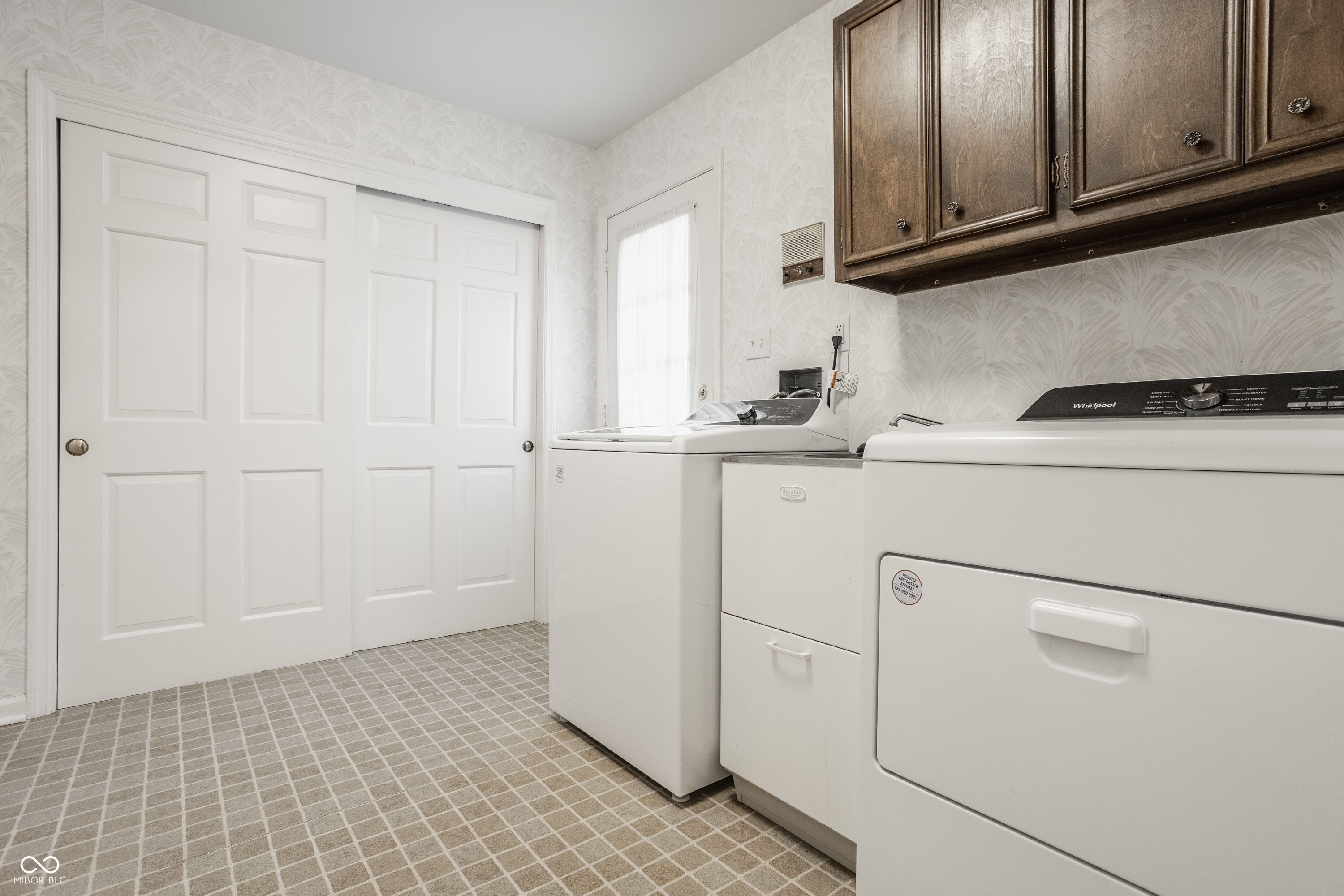 1210 Chessington Road Indianapolis, IN 46260 - Photo 33 of 42 Gallery Image 33