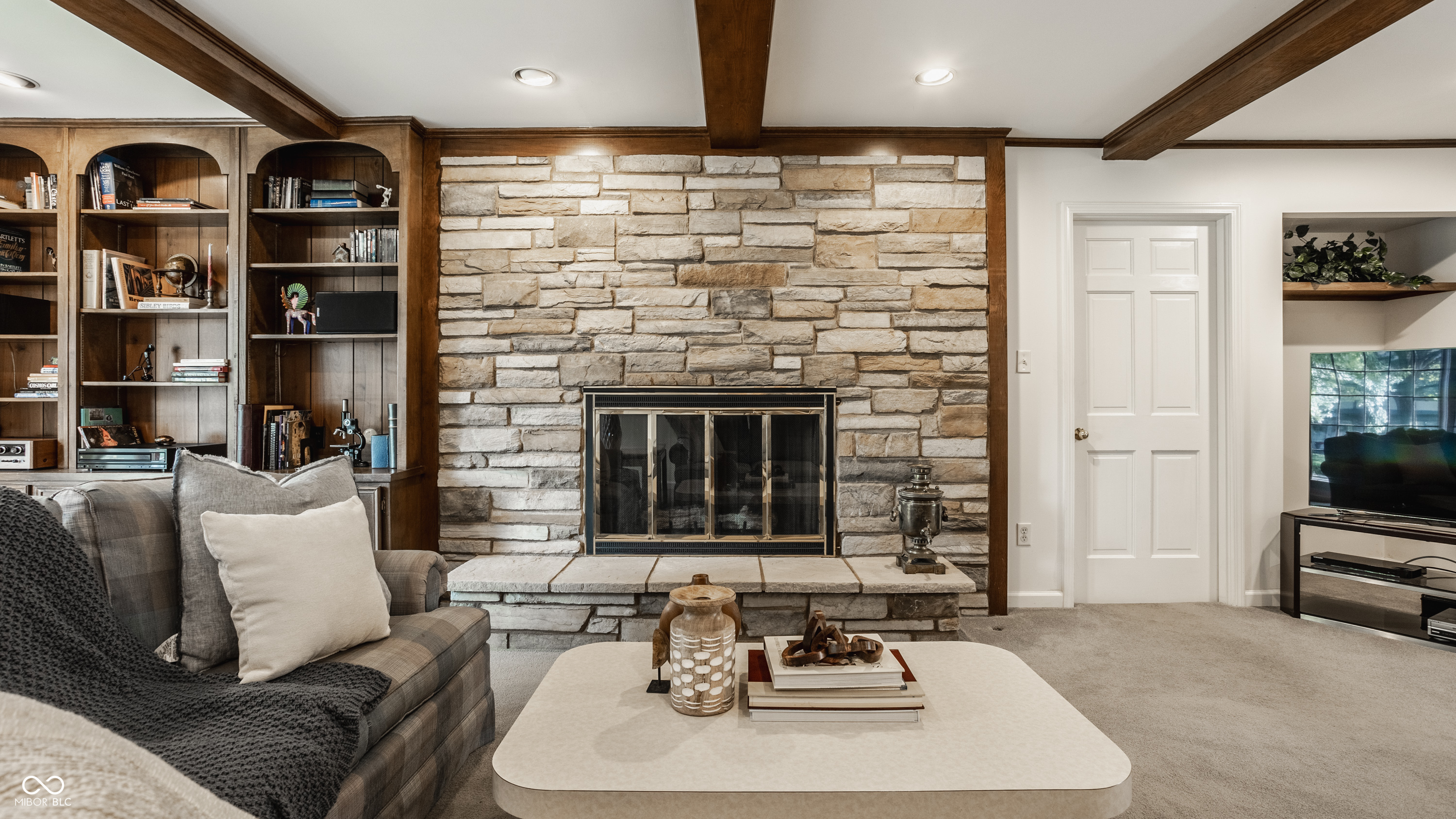 1210 Chessington Road Indianapolis, IN 46260 - Photo 9 of 42 Gallery Image 9