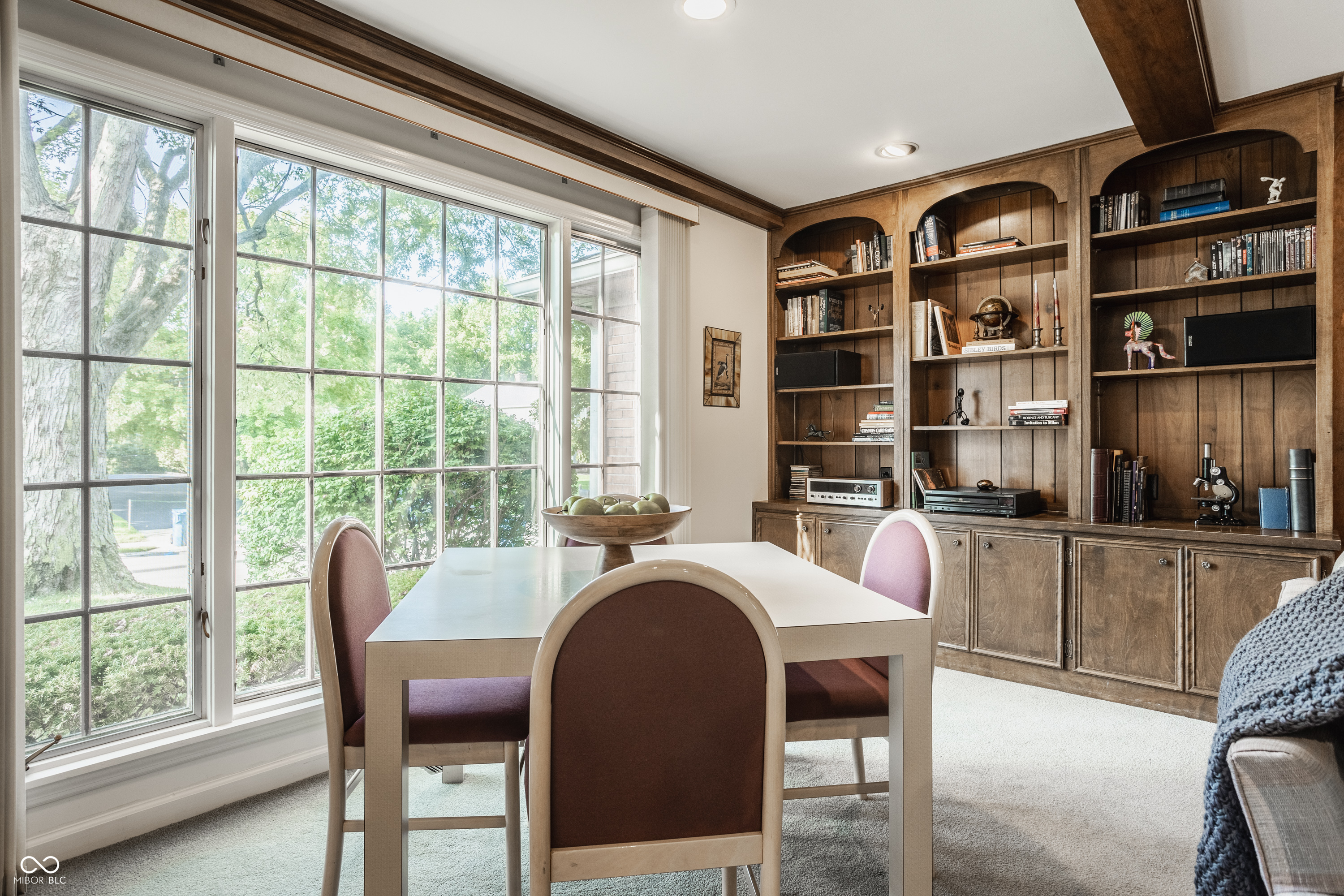 1210 Chessington Road Indianapolis, IN 46260 - Photo 10 of 42 Gallery Image 10