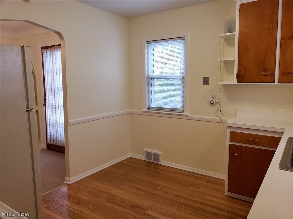 4249 Lambert Road Cleveland, OH 44121 - Photo 5 of 30