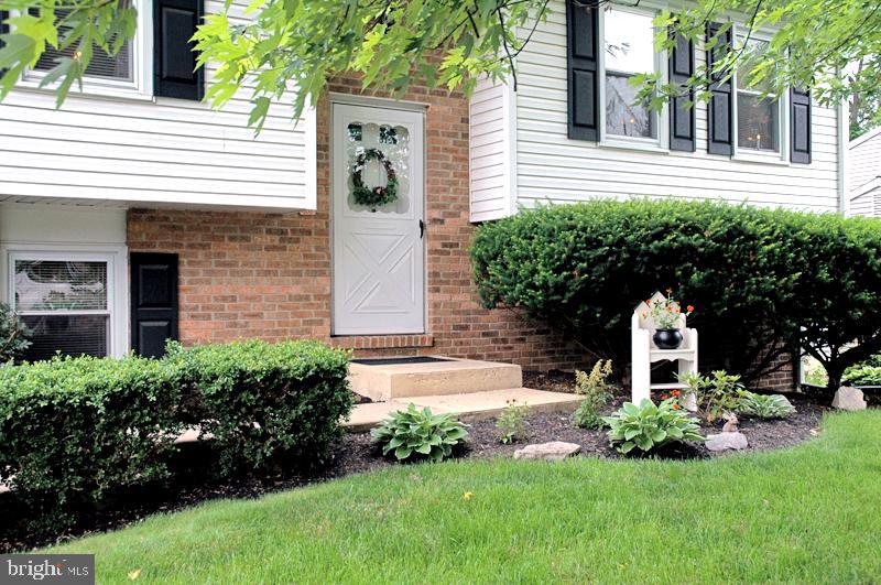 184 April Lane Lititz, PA 17543 - Photo 3 of 17