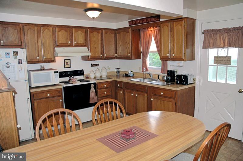 184 April Lane Lititz, PA 17543 - Photo 8 of 17