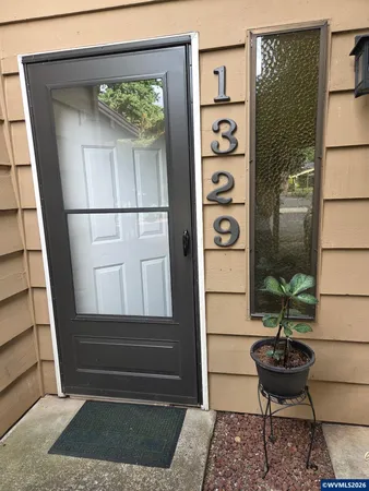 a view of entryway with a rug