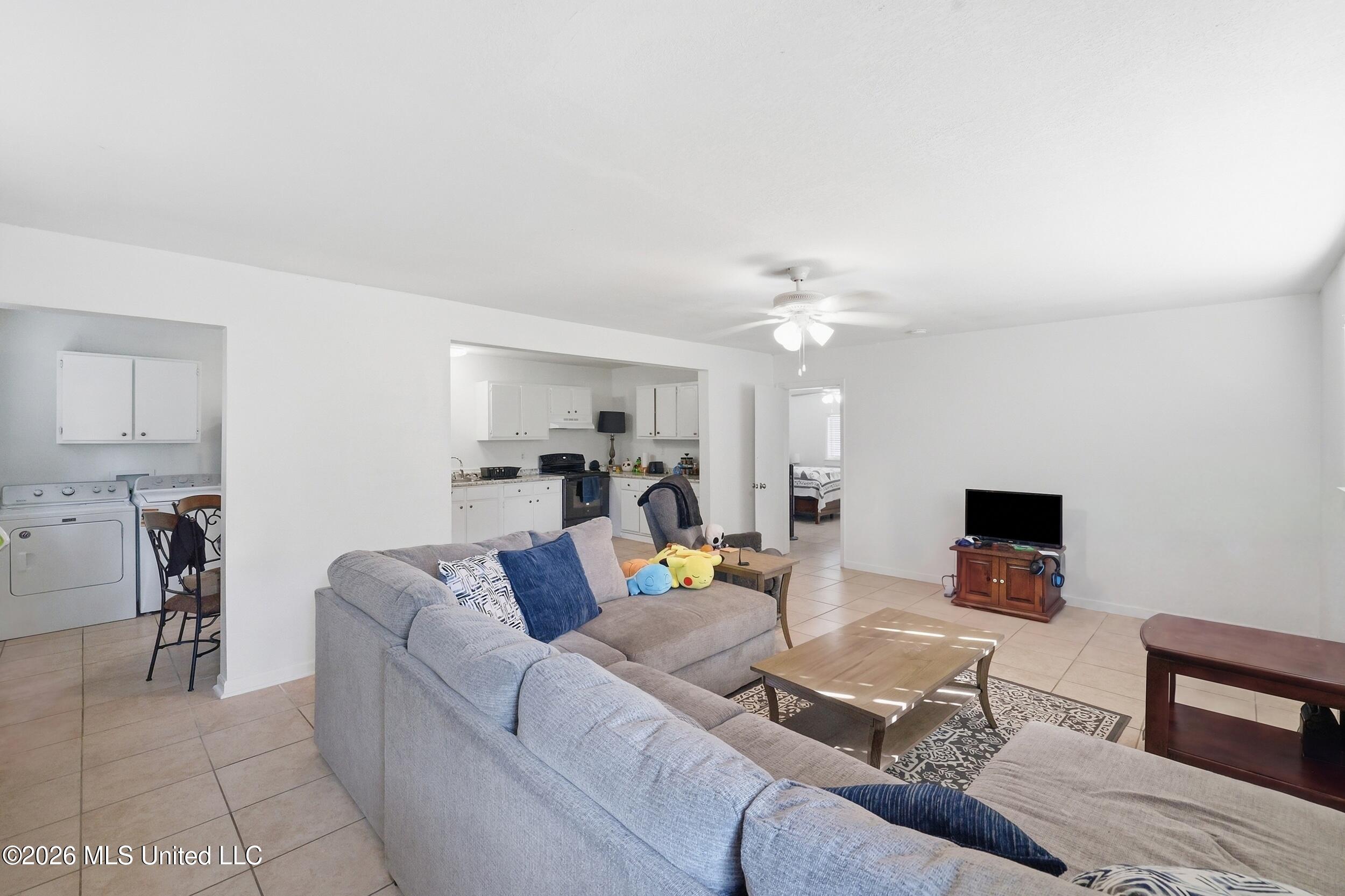 12193 Shorecrest Road, Unit A B Biloxi, MS 39532 - Photo 31 of 38 17_r6__1091