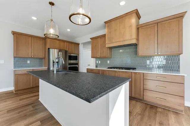 $750,000 | 7660 Waverly Avenue, Shakopee, MN 55379