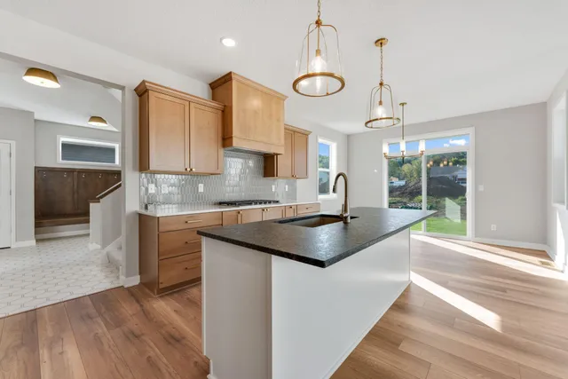 $750,000 | 7660 Waverly Avenue, Shakopee, MN 55379