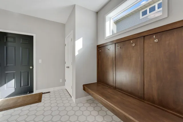 $750,000 | 7660 Waverly Avenue, Shakopee, MN 55379