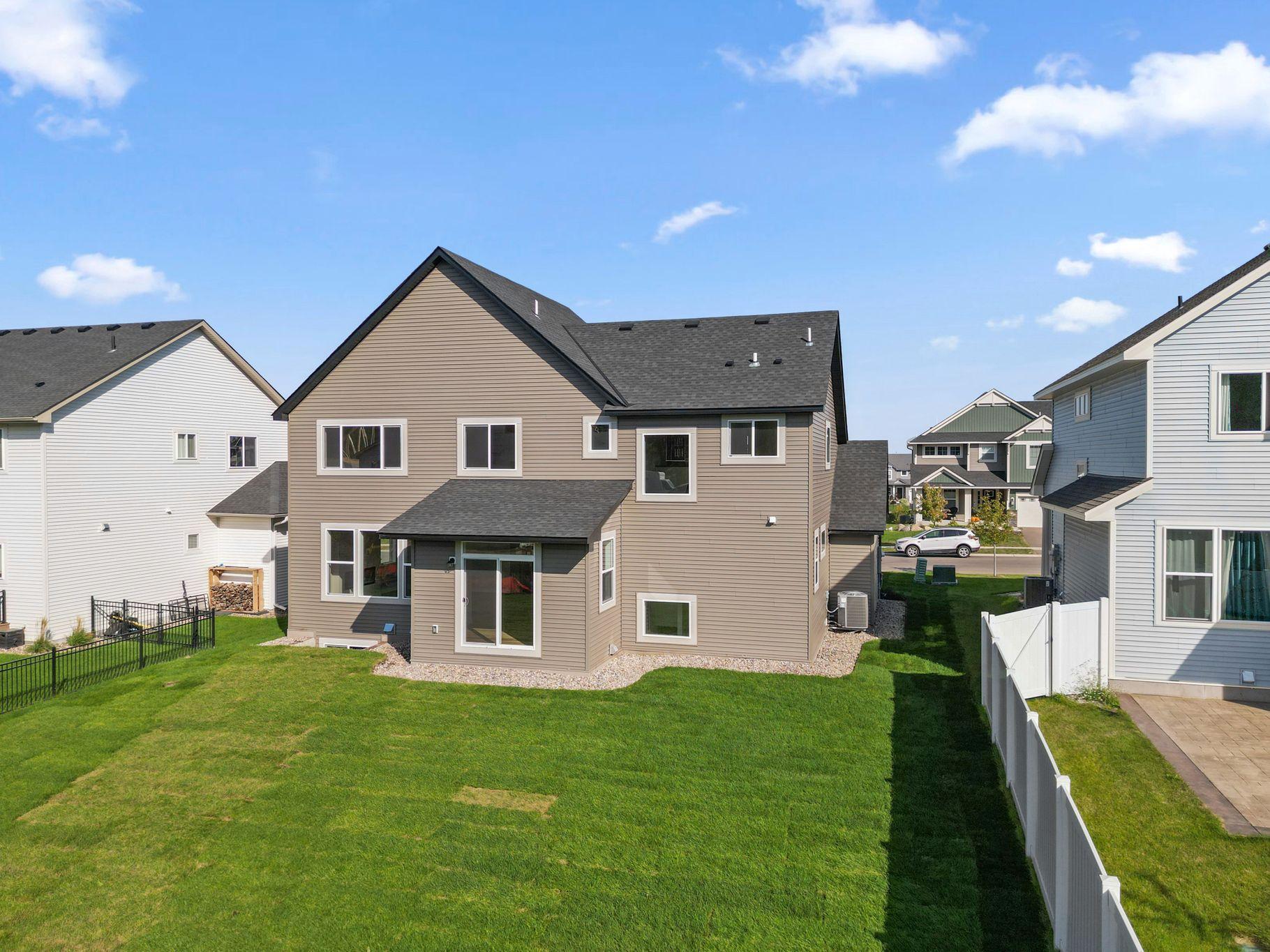 7660 Waverly Avenue Shakopee, MN 55379 - Photo 6 of 36