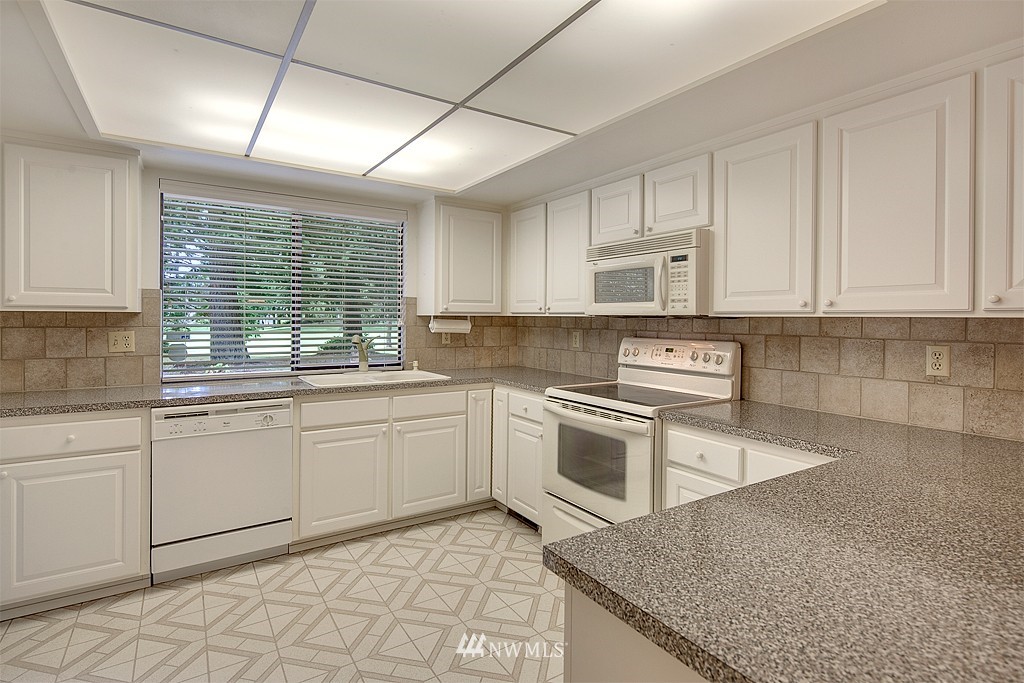 14601 Southeast 173rd Street Renton, WA 98058 - Photo 6 of 21 Gallery Image 6