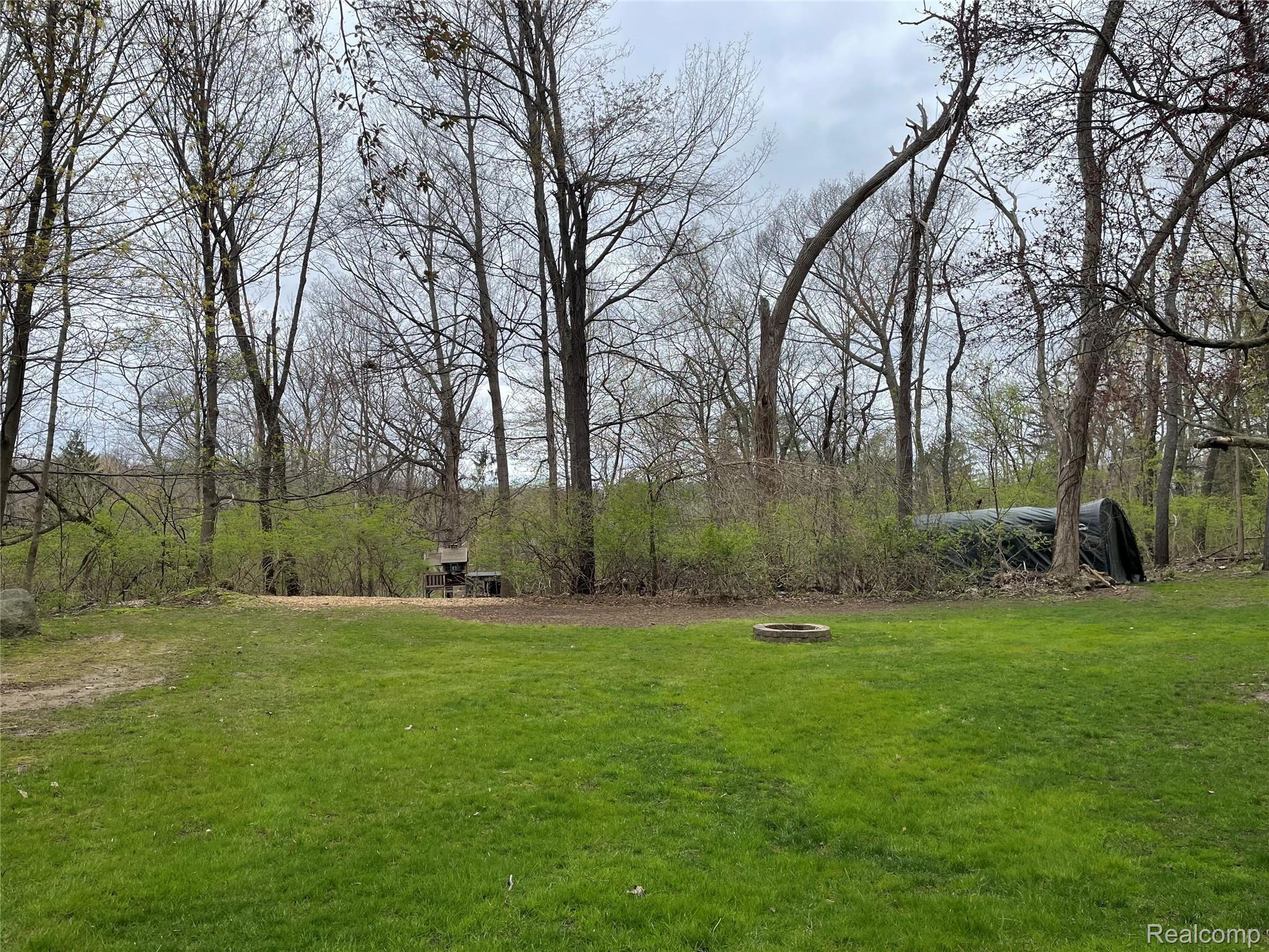 24665 Farmington Road Farmington, MI 48336 - Photo 29 of 31 Over an acre of land
