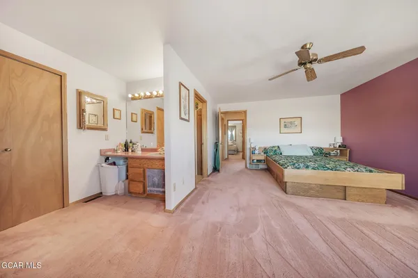 $950,000 | 4500 Gcr 222, Kremmling, CO 80459