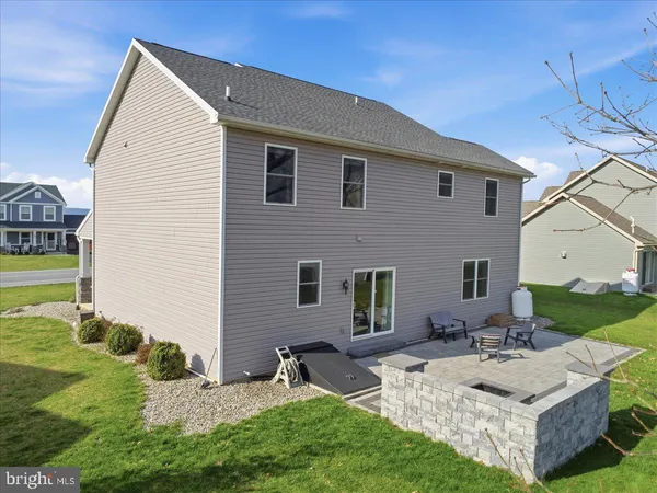 a view of a house with backyard and sitting area
