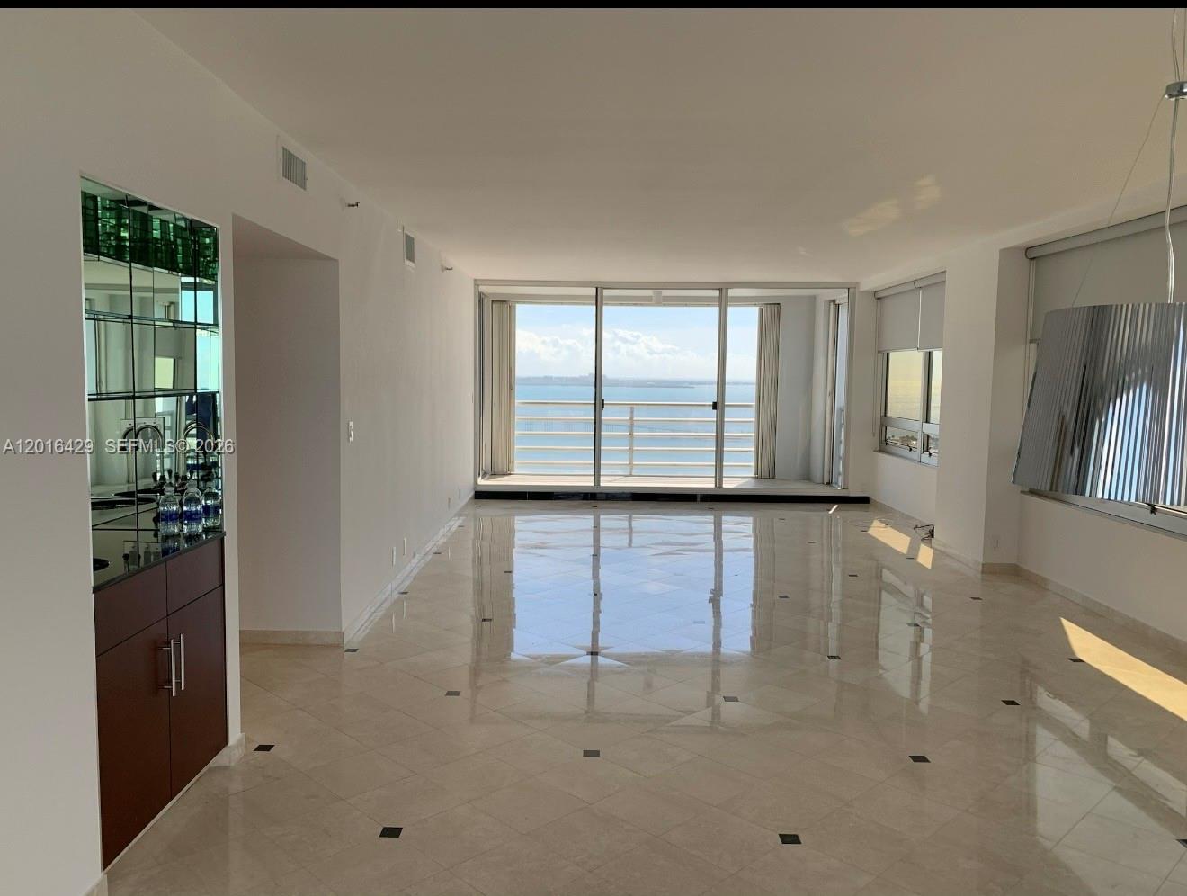 1541 Brickell Avenue, Unit A3101 Miami, FL 33129 - Photo 6 of 32 Flow-Through Layout