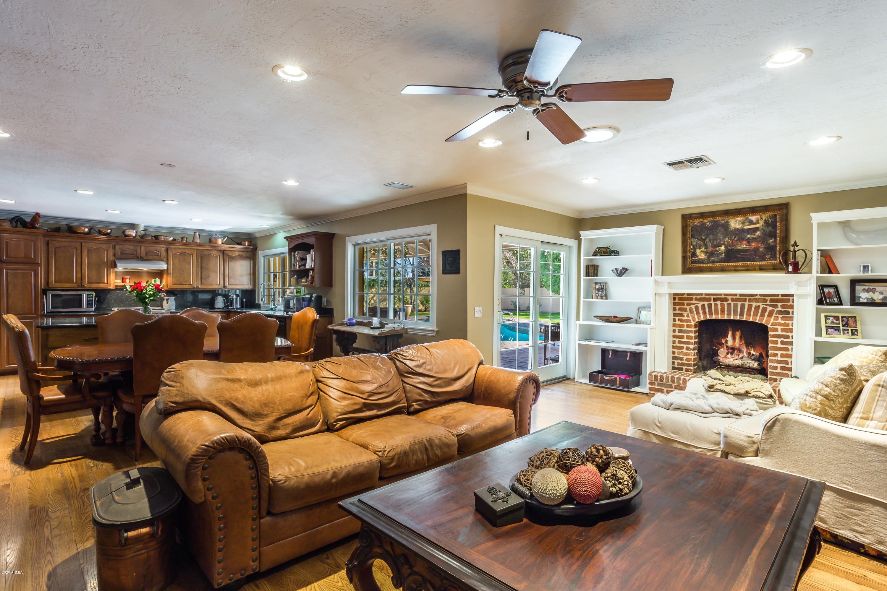 815 East Circle Road Phoenix, AZ 85020 - Photo 11 of 31 815 E Circle Dr-14