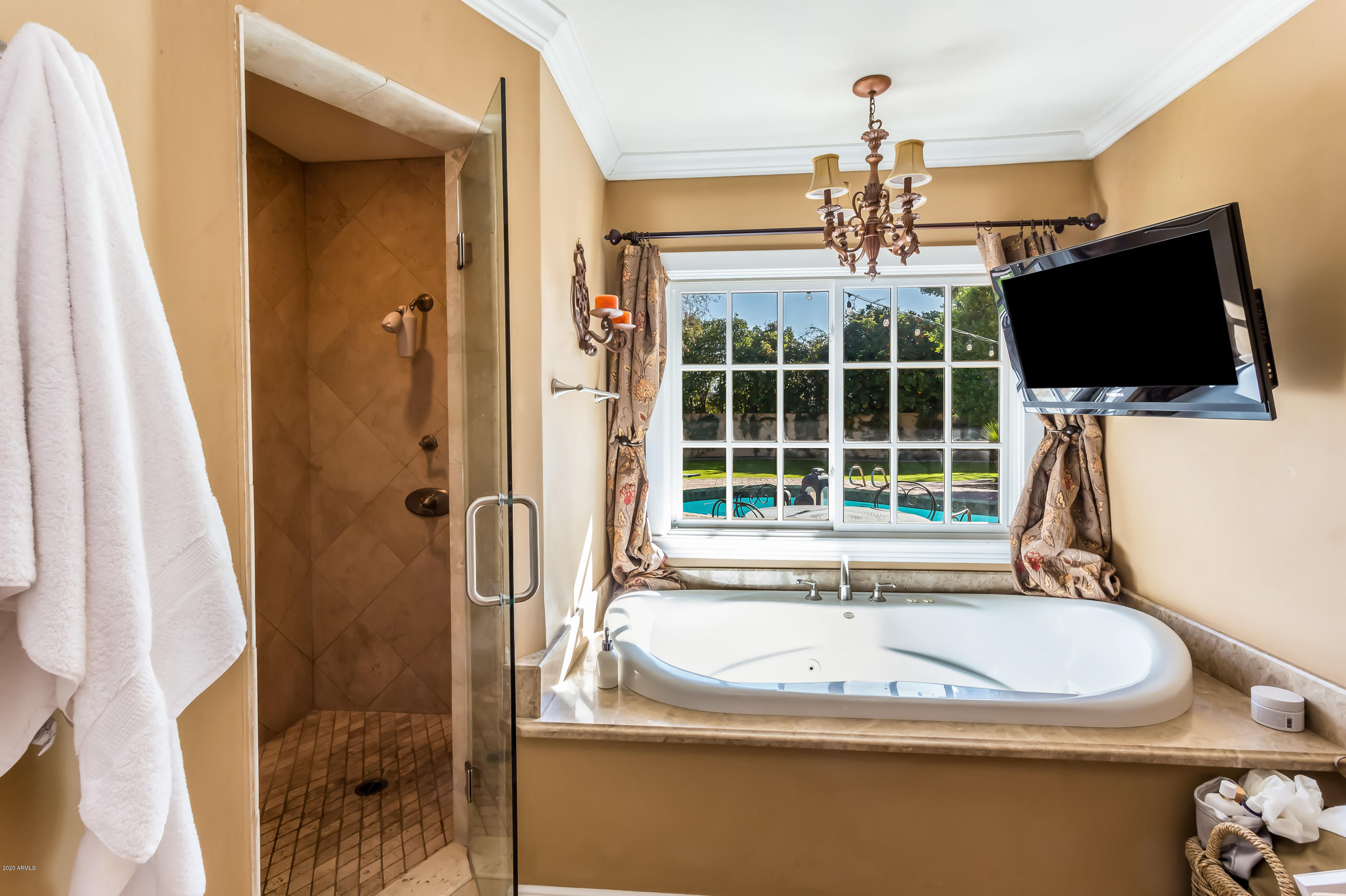 815 East Circle Road Phoenix, AZ 85020 - Photo 18 of 31 Master Bath