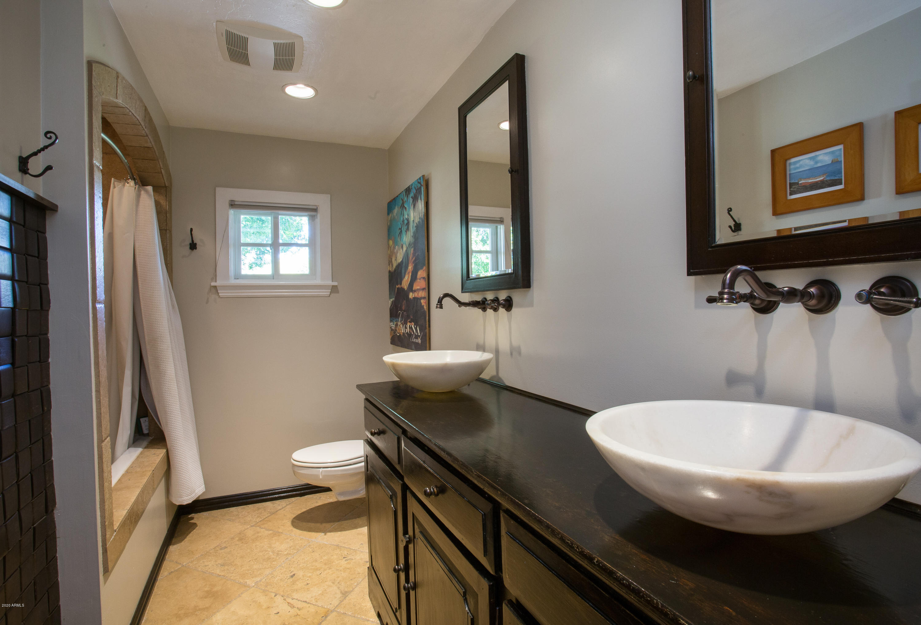 815 East Circle Road Phoenix, AZ 85020 - Photo 20 of 31 Luxurious Guest Bath