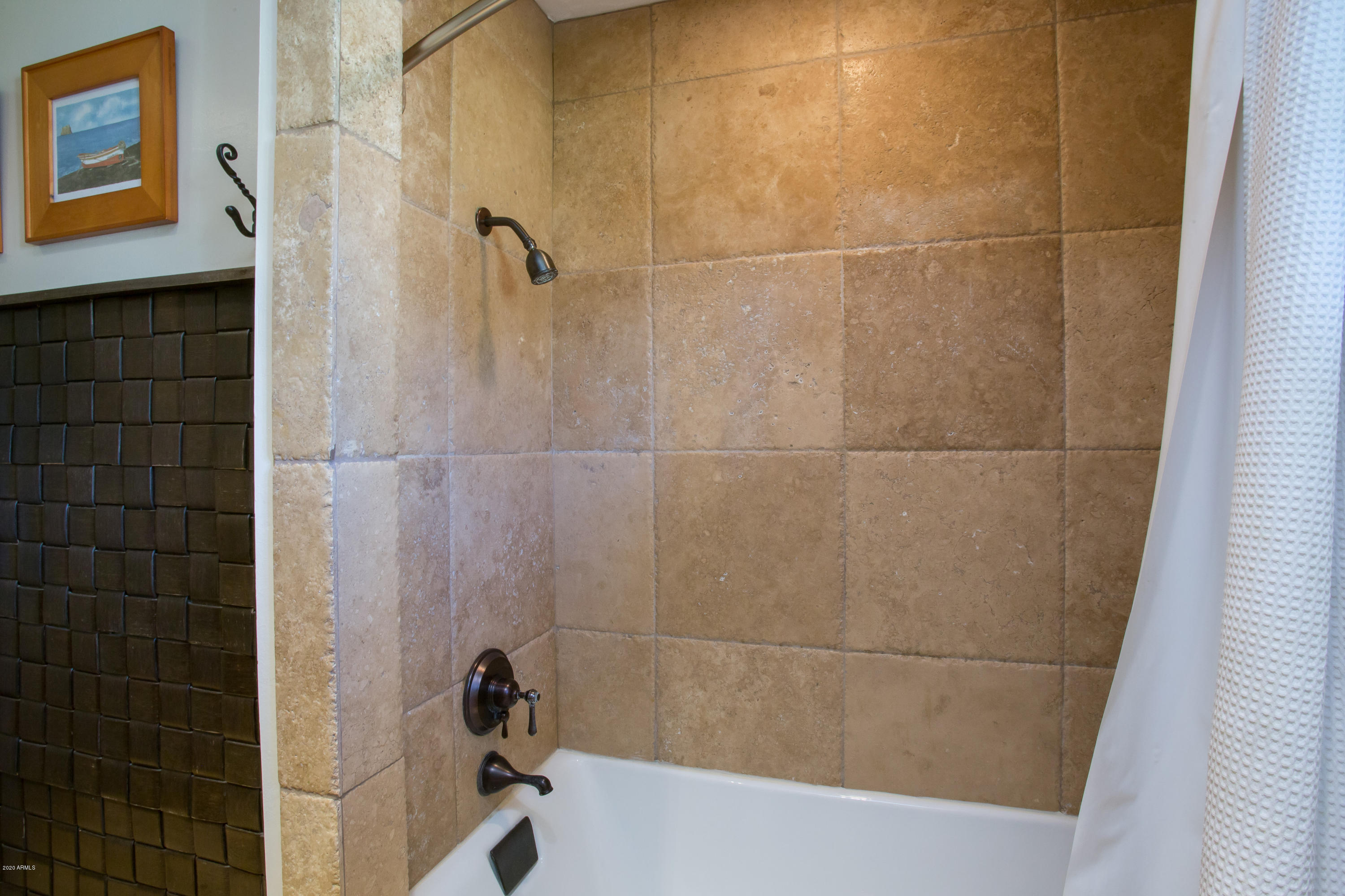 815 East Circle Road Phoenix, AZ 85020 - Photo 21 of 31 Luxurious Guest Bath