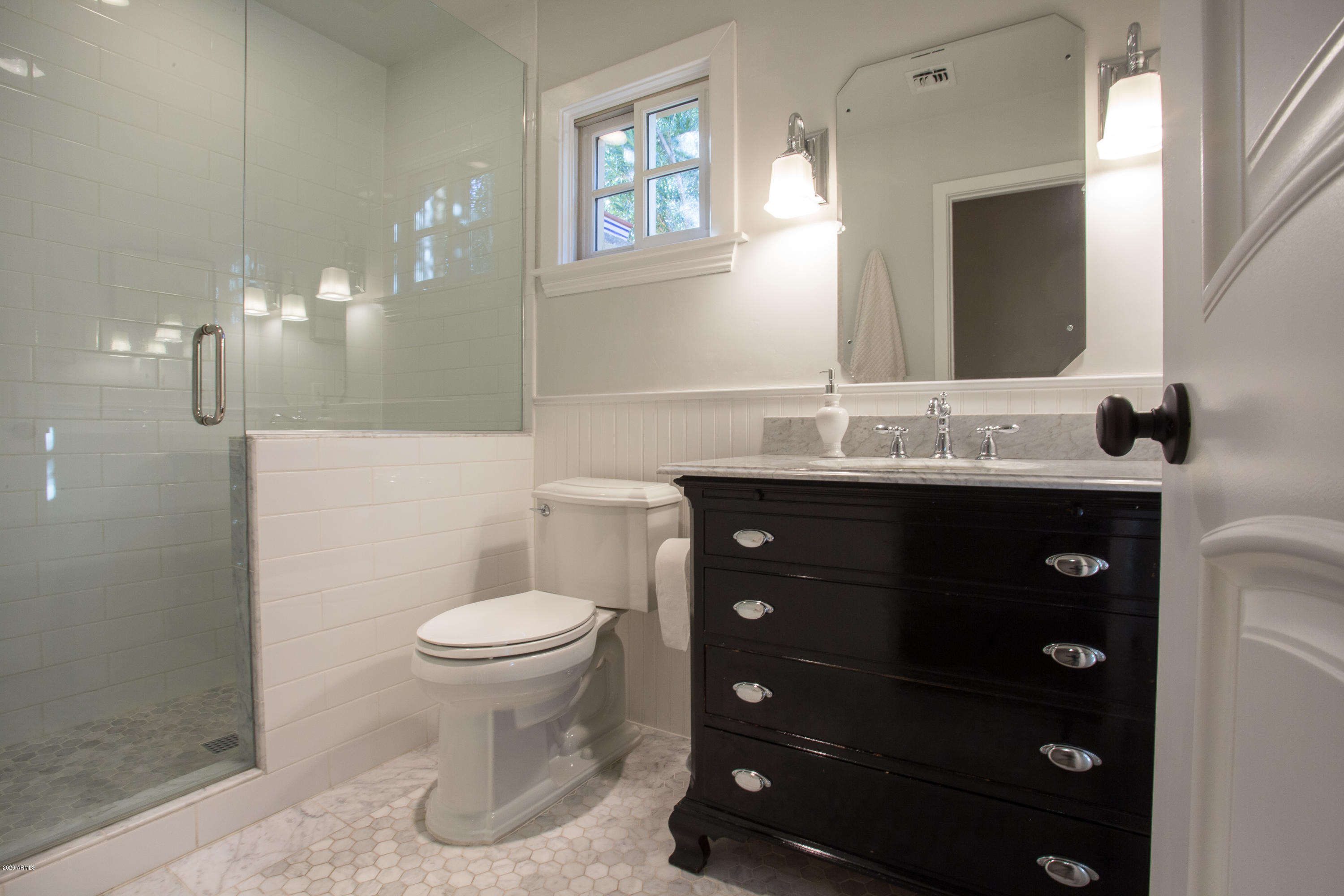 815 East Circle Road Phoenix, AZ 85020 - Photo 23 of 31 Guest Bath