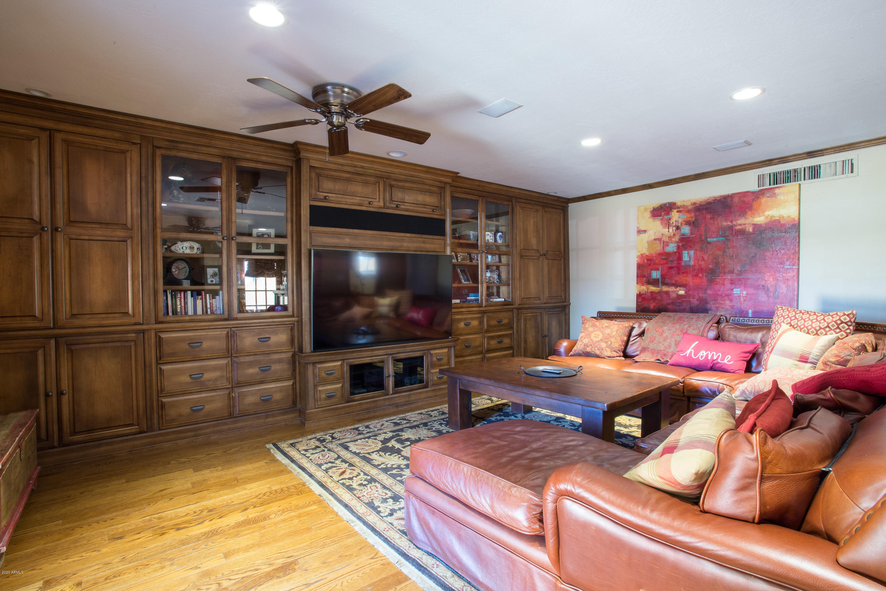 815 East Circle Road Phoenix, AZ 85020 - Photo 25 of 31 Huge Family Room