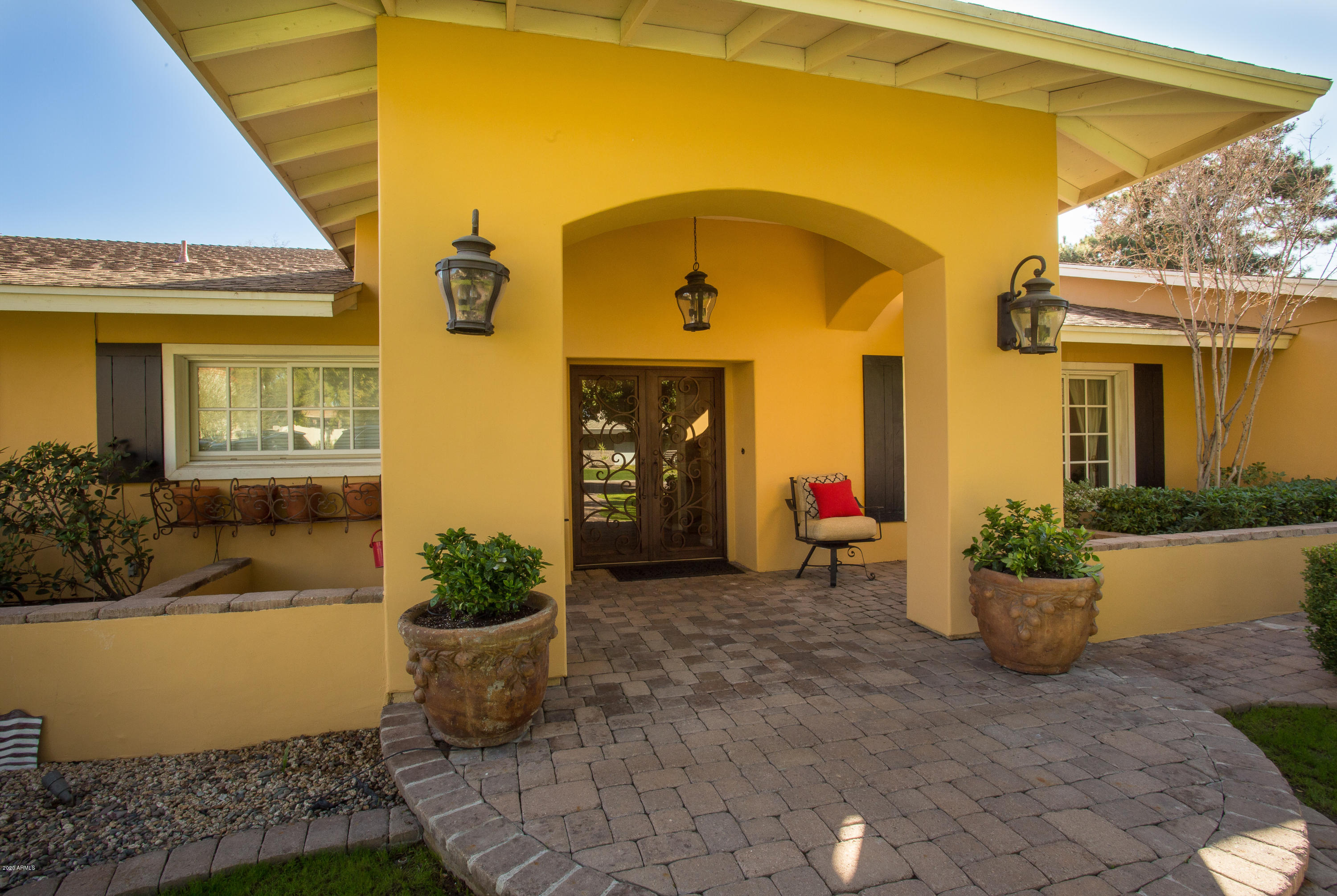 815 East Circle Road Phoenix, AZ 85020 - Photo 3 of 31 Beautiful Entry
