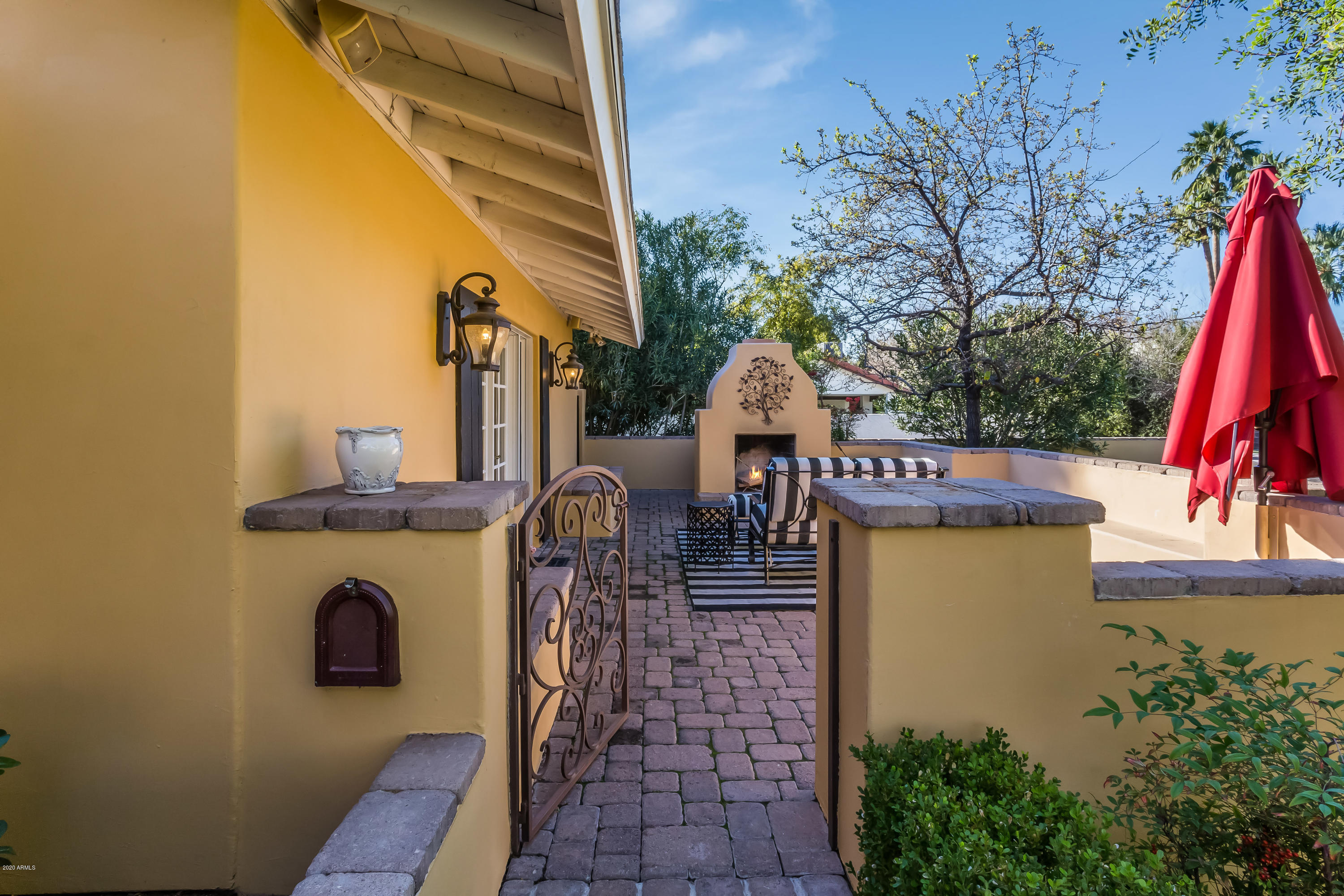 815 East Circle Road Phoenix, AZ 85020 - Photo 4 of 31 Courtyard