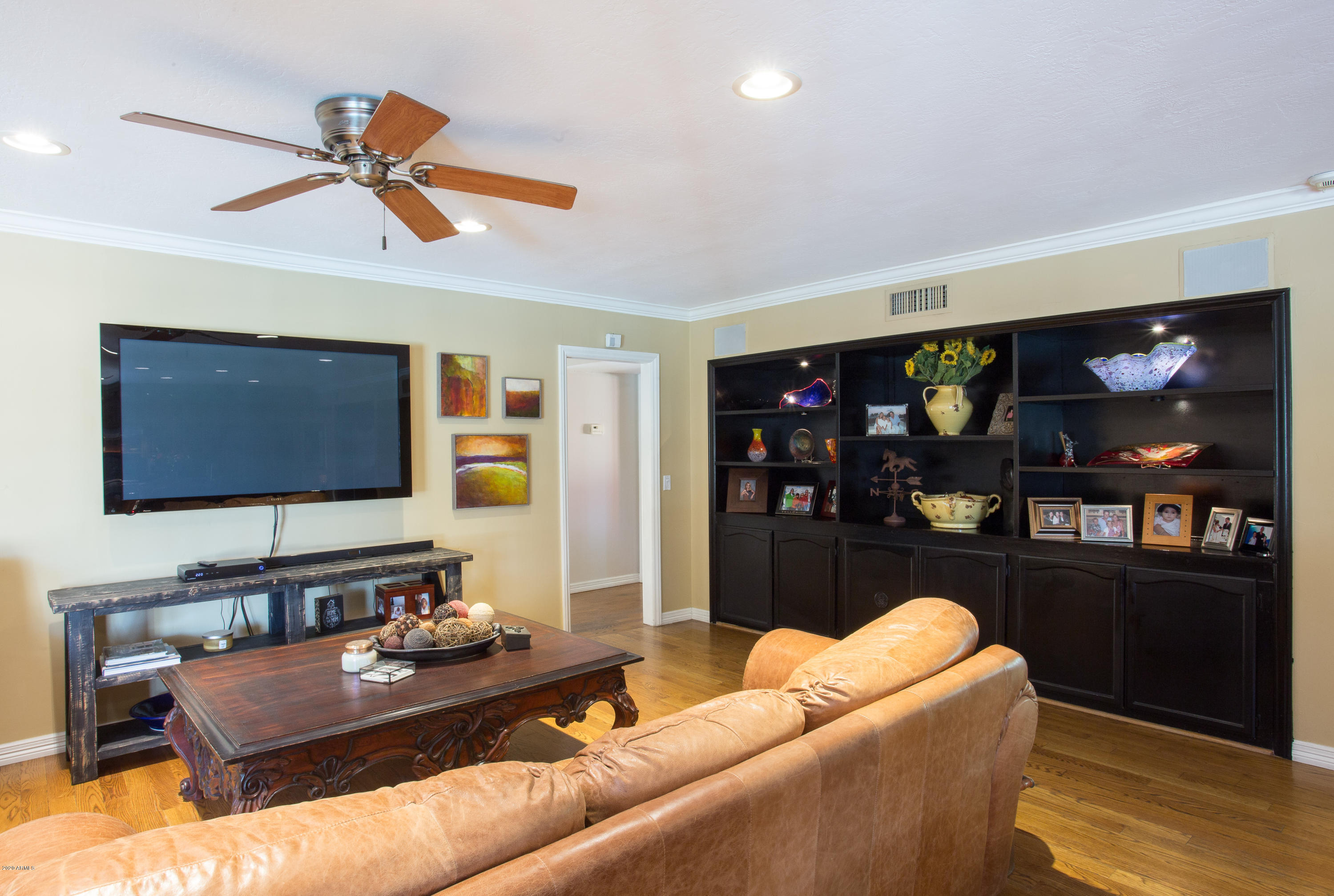 815 East Circle Road Phoenix, AZ 85020 - Photo 9 of 31 Family Room
